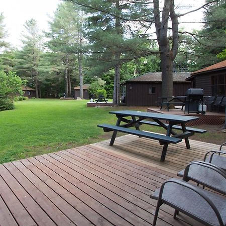 The Pines Cottage Resort Oxtongue Lake Экстерьер фото