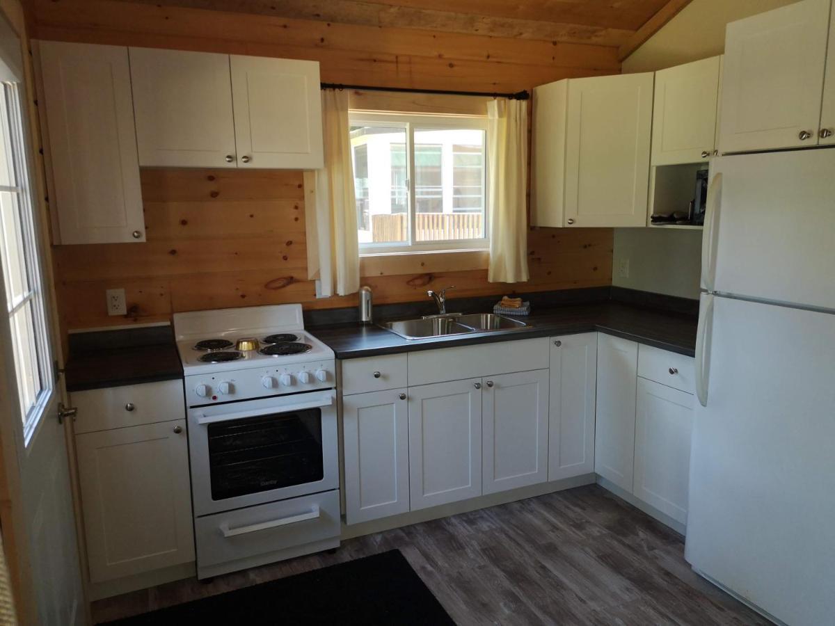 The Pines Cottage Resort Oxtongue Lake Экстерьер фото