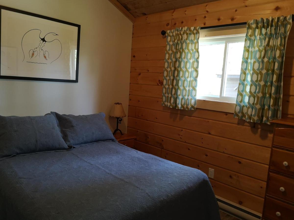 The Pines Cottage Resort Oxtongue Lake Экстерьер фото