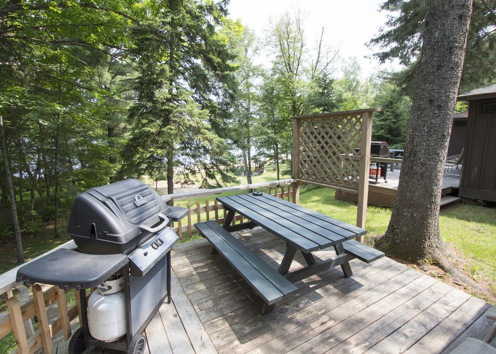The Pines Cottage Resort Oxtongue Lake Экстерьер фото
