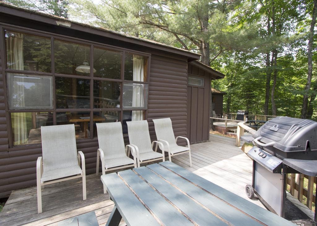 The Pines Cottage Resort Oxtongue Lake Экстерьер фото