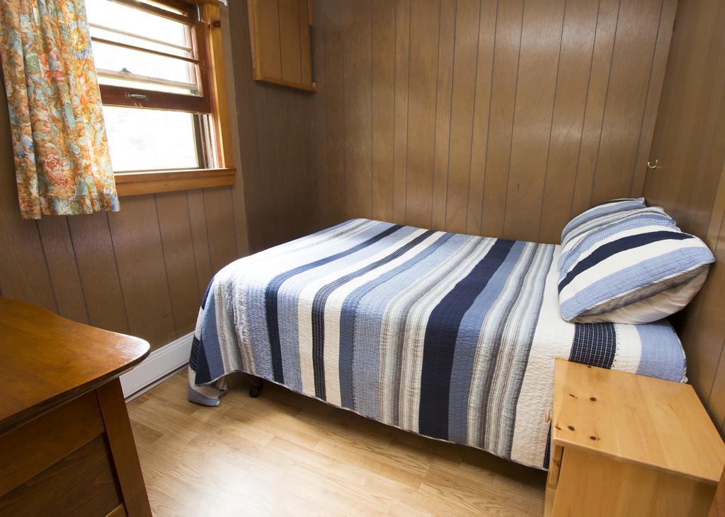 The Pines Cottage Resort Oxtongue Lake Экстерьер фото