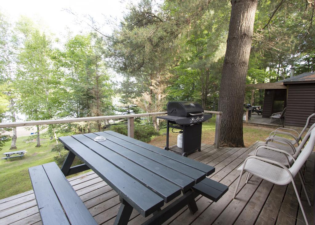 The Pines Cottage Resort Oxtongue Lake Экстерьер фото