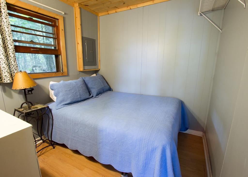 The Pines Cottage Resort Oxtongue Lake Экстерьер фото