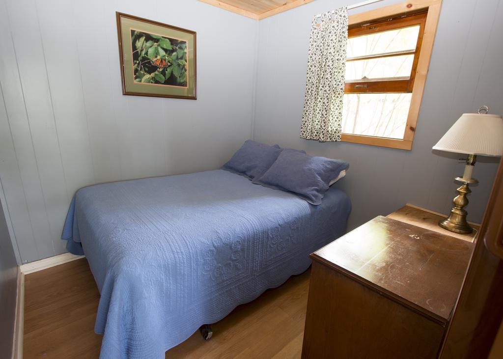 The Pines Cottage Resort Oxtongue Lake Экстерьер фото