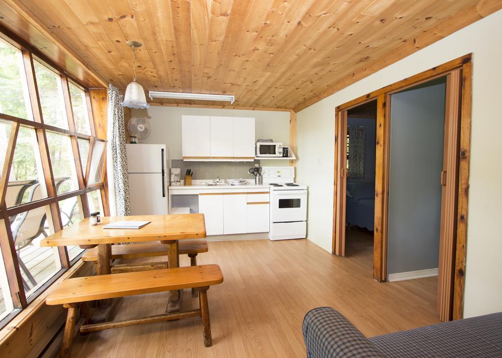 The Pines Cottage Resort Oxtongue Lake Экстерьер фото