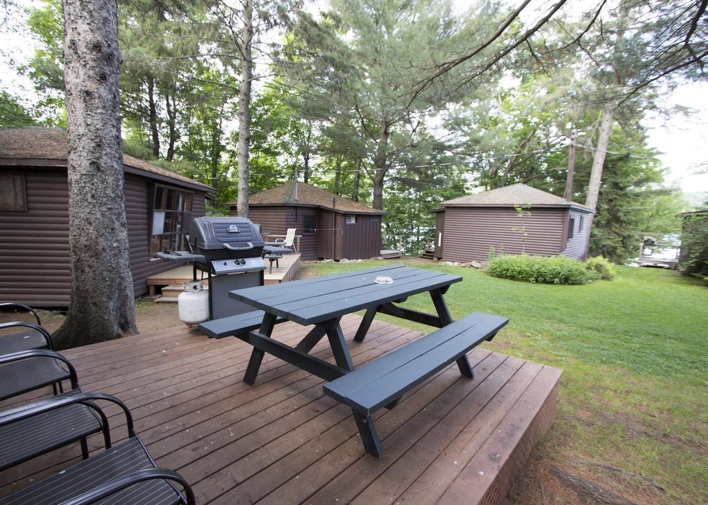 The Pines Cottage Resort Oxtongue Lake Экстерьер фото