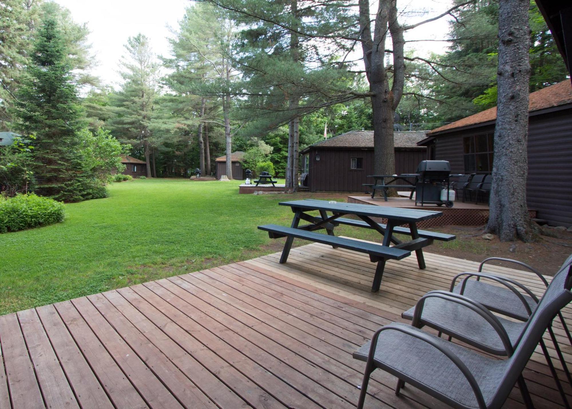 The Pines Cottage Resort Oxtongue Lake Экстерьер фото