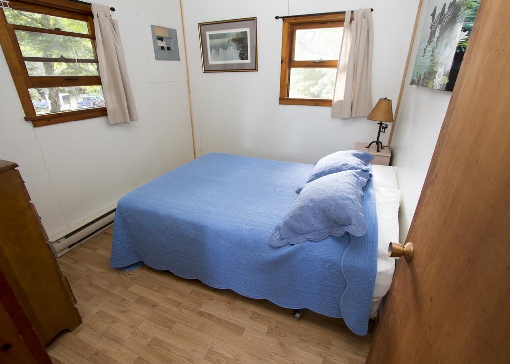The Pines Cottage Resort Oxtongue Lake Экстерьер фото