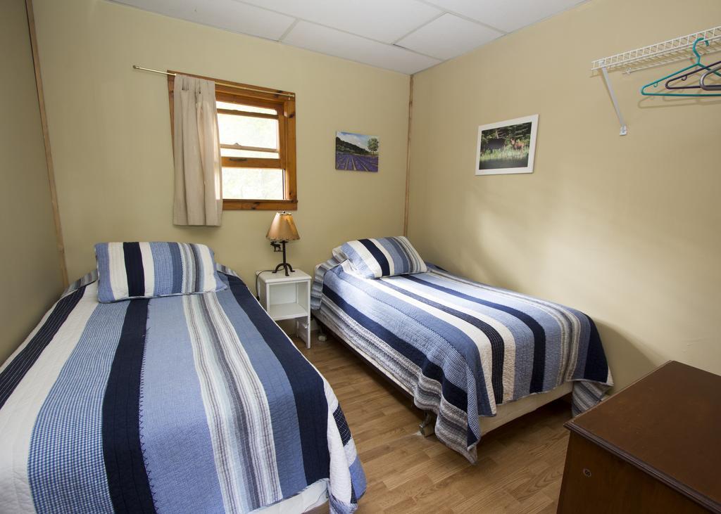 The Pines Cottage Resort Oxtongue Lake Экстерьер фото