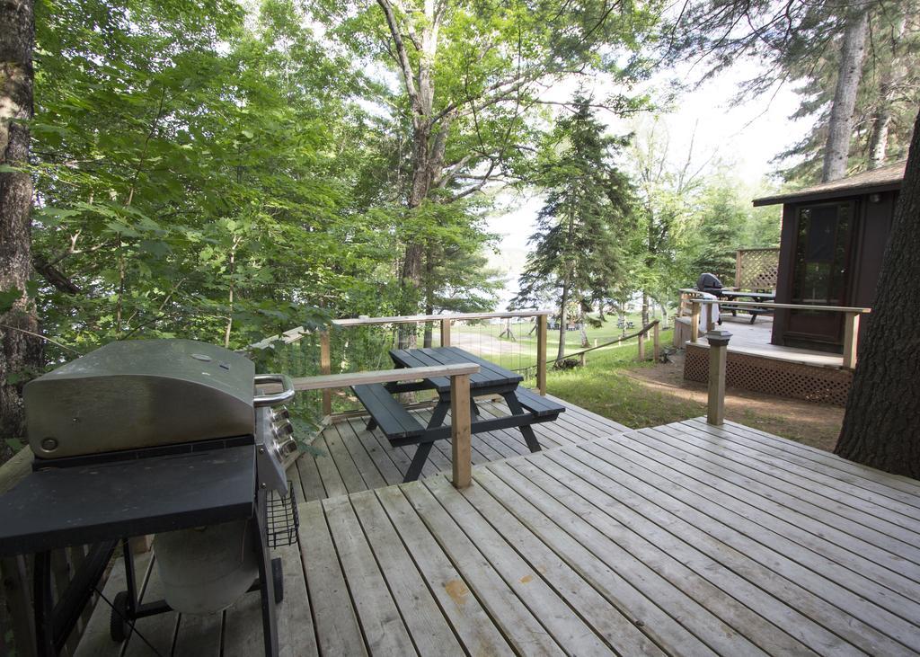 The Pines Cottage Resort Oxtongue Lake Экстерьер фото