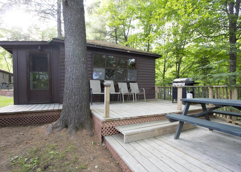 The Pines Cottage Resort Oxtongue Lake Экстерьер фото