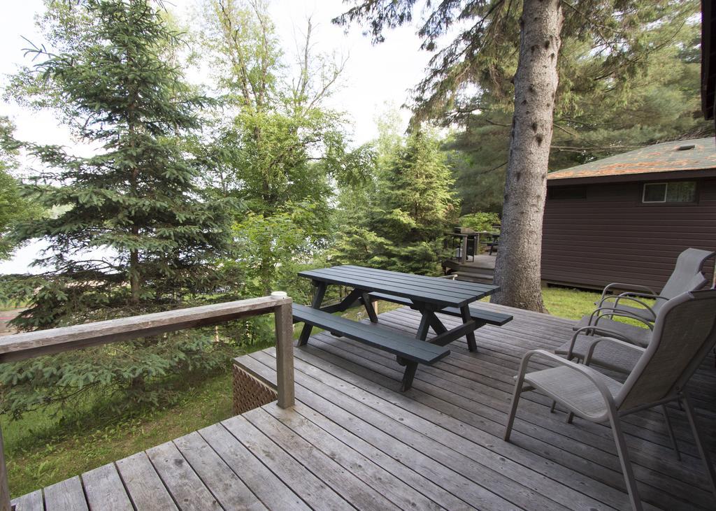 The Pines Cottage Resort Oxtongue Lake Экстерьер фото