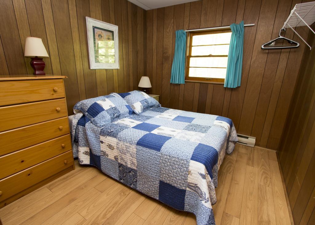 The Pines Cottage Resort Oxtongue Lake Экстерьер фото