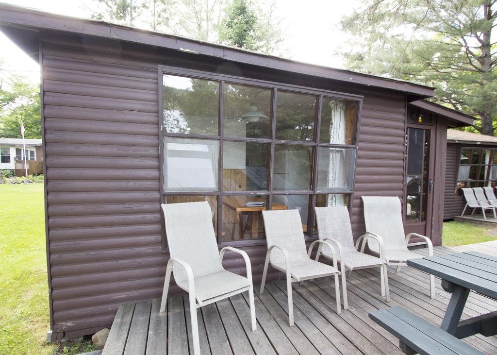 The Pines Cottage Resort Oxtongue Lake Экстерьер фото