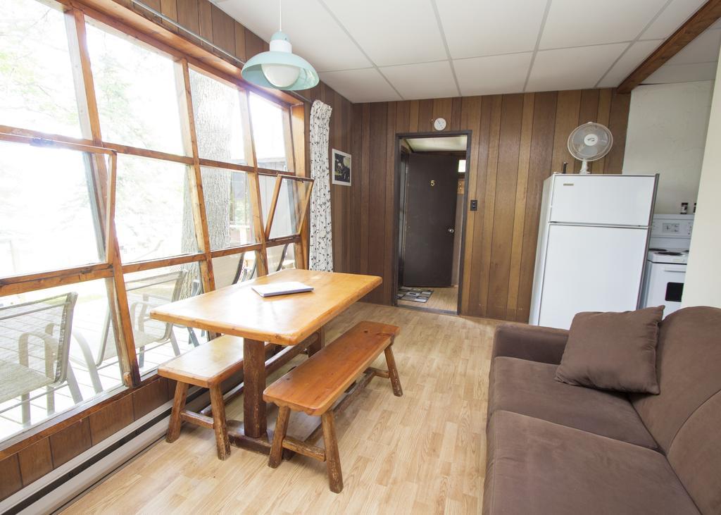 The Pines Cottage Resort Oxtongue Lake Экстерьер фото