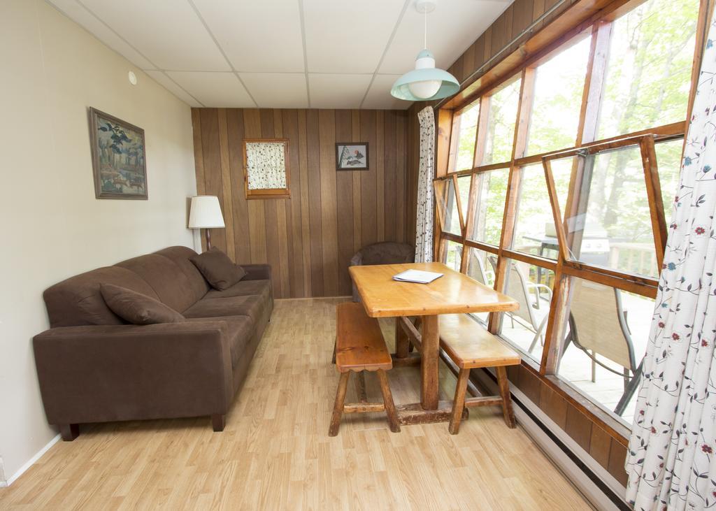 The Pines Cottage Resort Oxtongue Lake Экстерьер фото