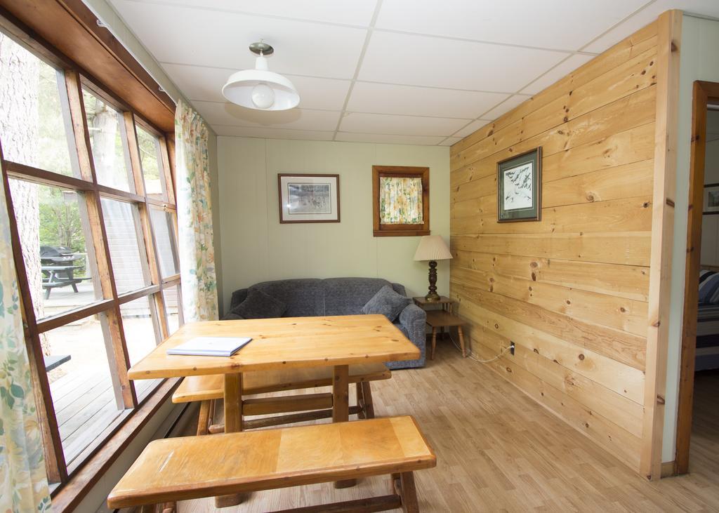 The Pines Cottage Resort Oxtongue Lake Экстерьер фото