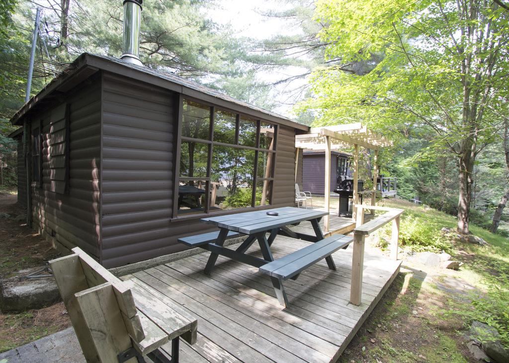 The Pines Cottage Resort Oxtongue Lake Экстерьер фото