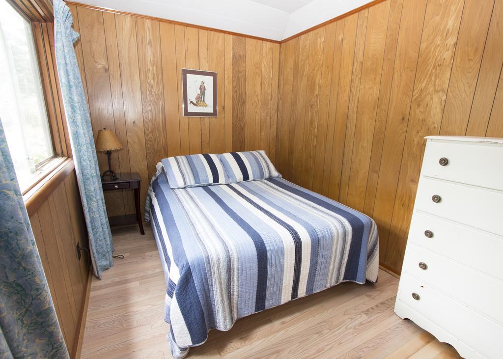 The Pines Cottage Resort Oxtongue Lake Экстерьер фото