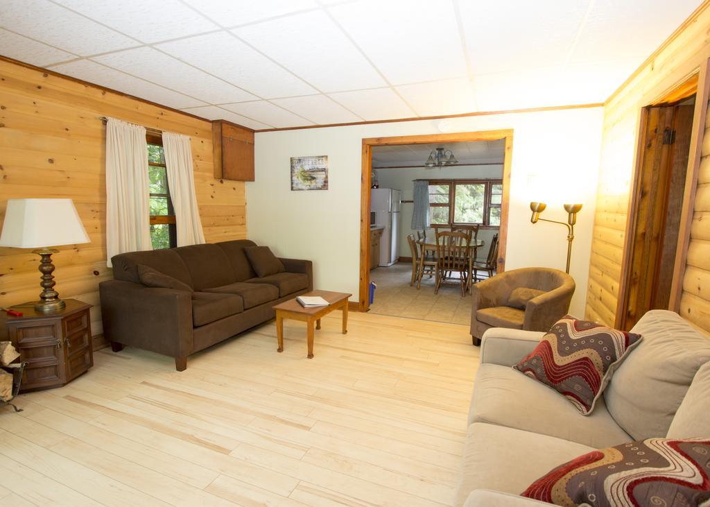 The Pines Cottage Resort Oxtongue Lake Экстерьер фото