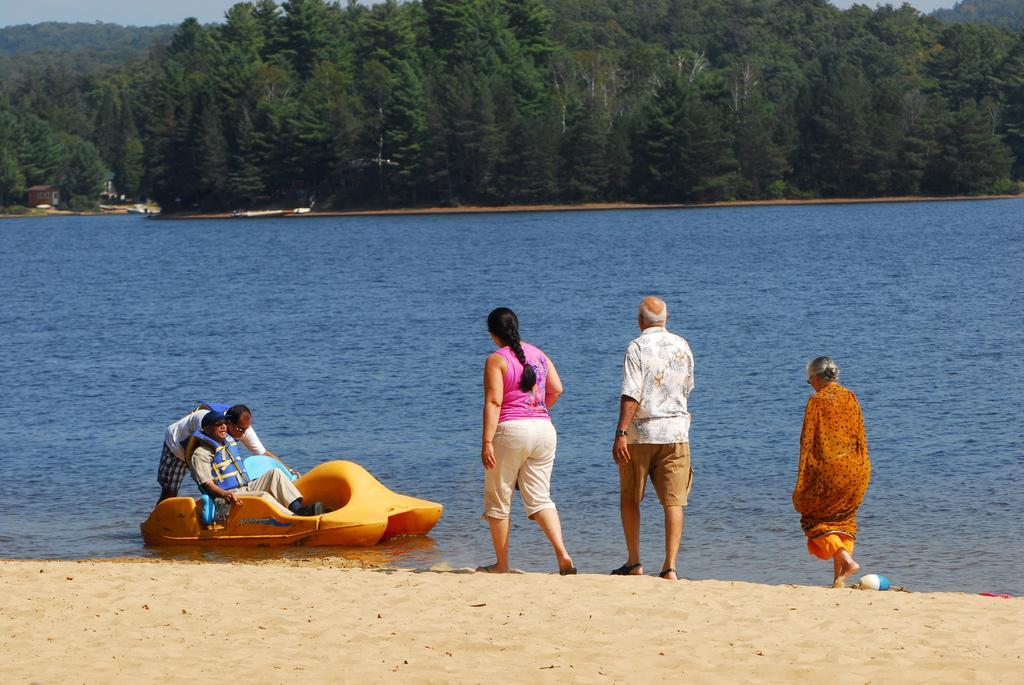 The Pines Cottage Resort Oxtongue Lake Экстерьер фото